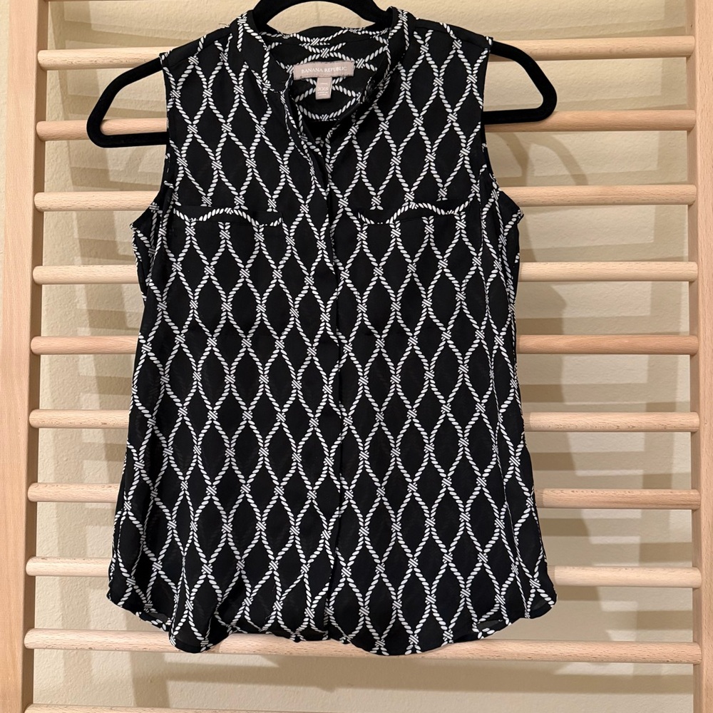 Banana Republic Black and White Sleeveless Blouse